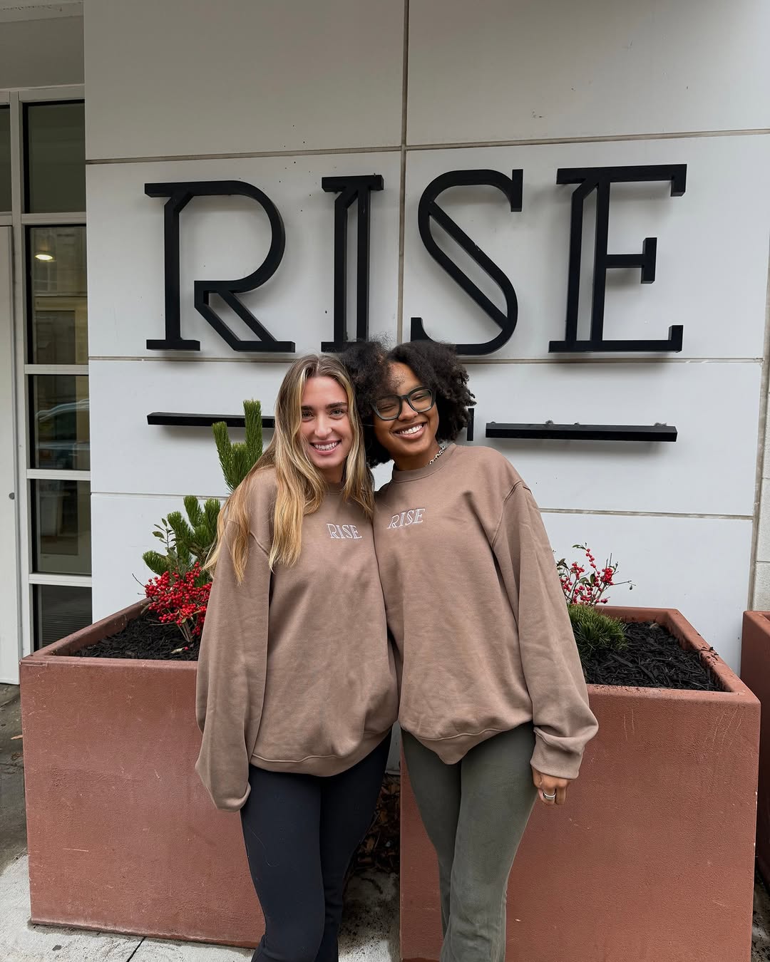 Friends who sign together, stay together. \u203c\ufe0f\ud83d\udca5\ud83d\udc6f\u200d\u2640\ufe0f\nOur FINAL 2x2 Larges are almost gone, and they come with the \u2728extra square footage\u2728 made for hosting: more room for game nights, family weekends, and kicking back without feeling cramped.\n\nIf you want style, space, and a place built for gatherings, secure your spot today. Contact us to lock in your next apartment before they're gone.