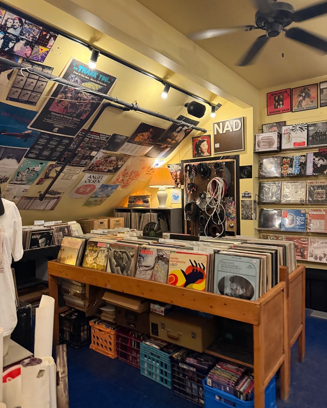 Spotlight Saturday: Hitt Records \ud83c\udfb6\ud83c\udfa7\n\nThis week, we're highlighting Hitt Records. If you're into good music and building out a solid vinyl collection, this is the spot.\n\n